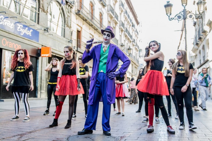 Divertido videoclip con un cosplay de JOKER como protagonista